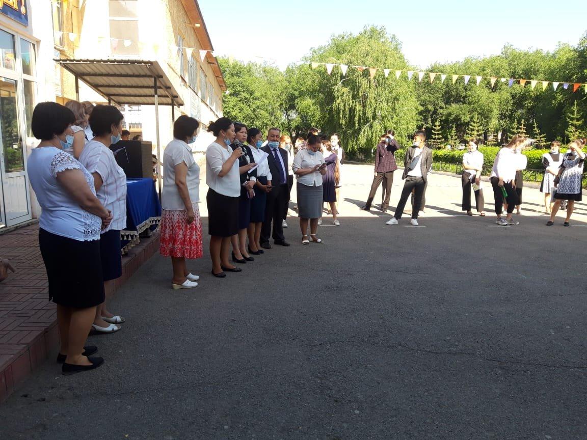 11 СЫНЫПТАРДА ҚОРЫТЫНДЫ АТЕСТАТТАУ БАСТАЛДЫ ЭССЕ ЖАЗУ